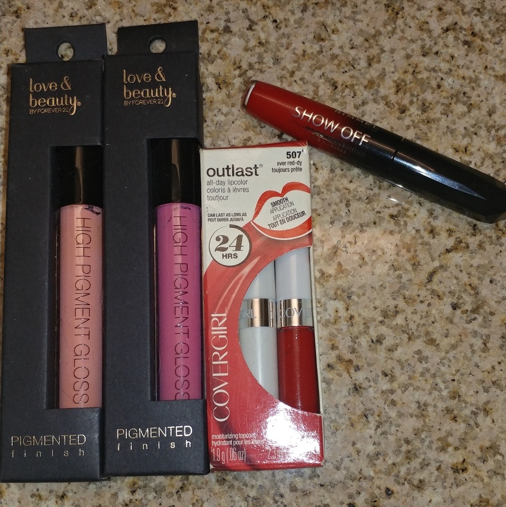 NWT- LipGloss Lot Of 4! CoverGirl & Rimmel London!